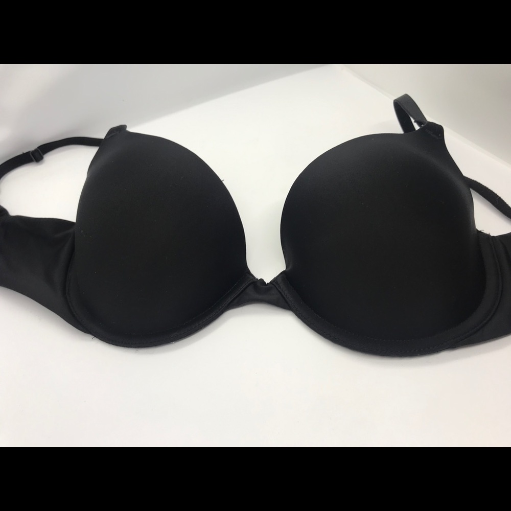 Victoria’s Secret black Demi bra (32D)